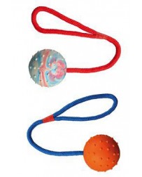 Hračka pes Lopta hrboľatý na šnúrke 6cm / 30cm Trixie